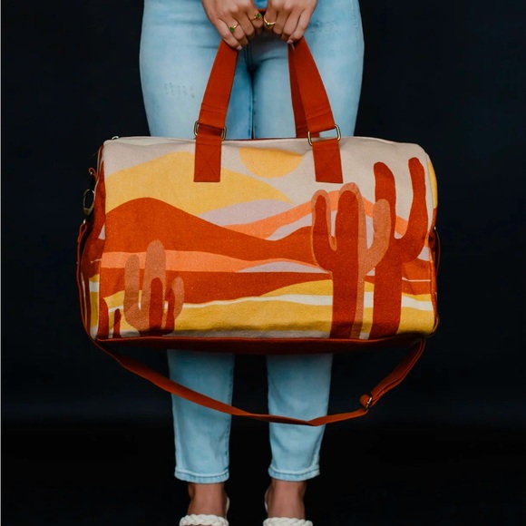Last one 💚! Gorgeous desert duffle bag 😍🏜️! - Picture 2 of 6